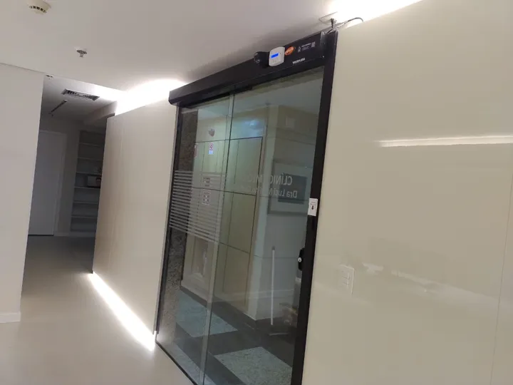 Acesso interno em vidro