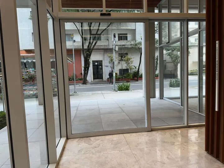 Entrada envidraçada