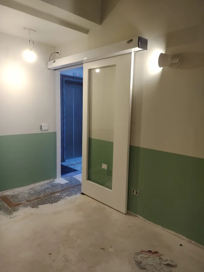 Porta com controle de acesso